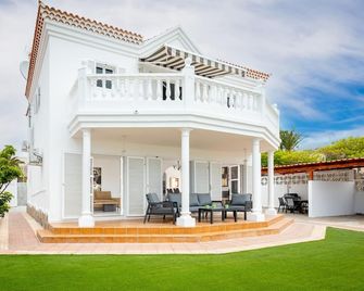 Exclusive Villa Olivia with Private Heated Pool - Callao Salvaje - Building