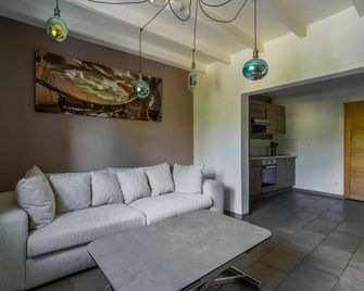 Luxe-Apartment-Deluxe-Private Bathroom-City View - Roissy-en-France - Salon