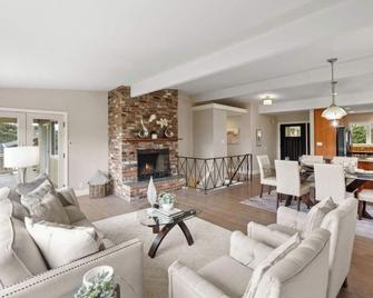 Belmont Lock - Belmont - Living room