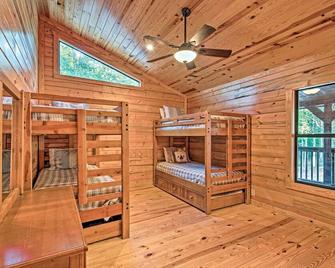 Private Cabin on 25acres w/ Huge Grilling Pavilion - Broken Bow - Bedroom