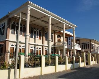 Gypsy Inn - Nyaungshwe - Edificio