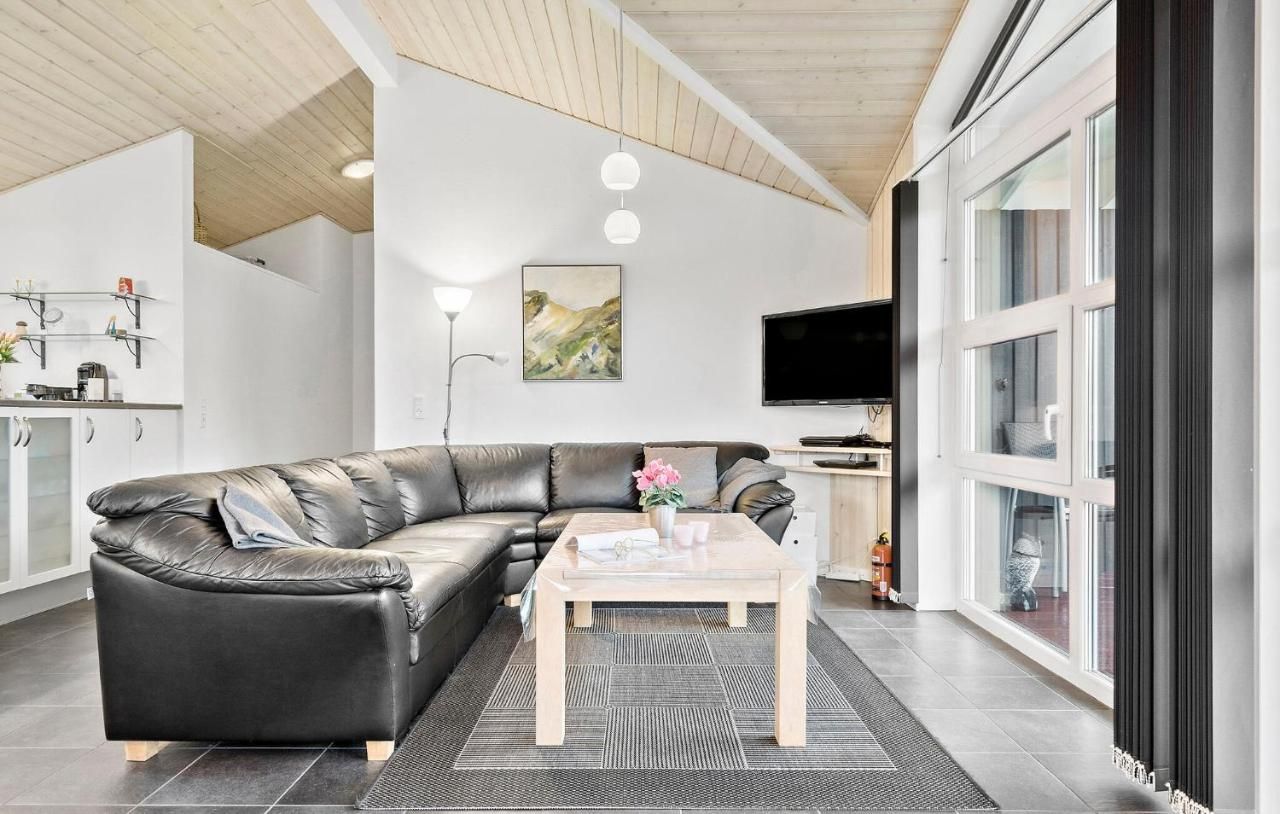4 Bedroom Lovely Home In Tarm – Tarm