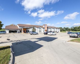 Motel 6 Waterloo - Waterloo - Building