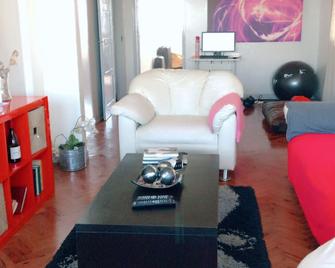 A Nice Badroom in a nice, centrally located apartment - Maputo - Living room