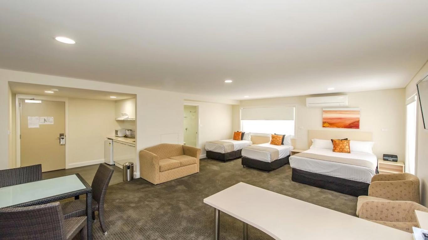 Belconnen Way Hotel & Serviced Apartments