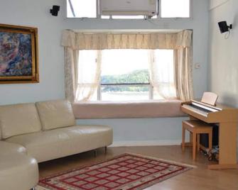 Enjoy a peaceful, resort-style retreat in scenic Discovery Bay! - Hong Kong - Ruang tamu