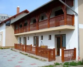 Rózsakert Apartmanház - Hajdúszoboszló - Budova