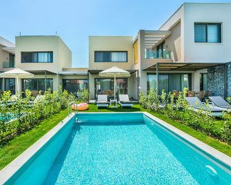 Dionisos Luxury Villas - Pefkochori - Pool