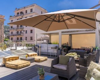 Hotel Sorrento City - סורנטו - מרפסת