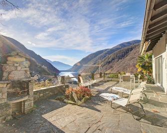 Castel In Aria Apartments - Happy Rentals - Vogorno - Patio