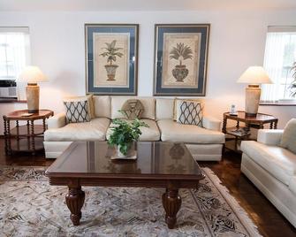 Top Bermuda Views - Luxury Private Home - Southampton - Living room