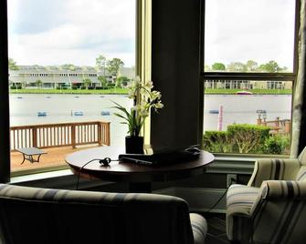 Luxury, Modern Resort House on Gorgeous Lakefront and Golf Course - 4,000 sq ft - Montgomery - Obývací pokoj