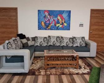 T2 Lovely 2 bedroom hill view with covered parking - Secunderabad - Living room