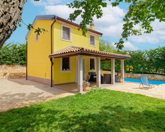 Holiday Homes Sunny Twins by Rent Istria - Grožnjan - Edificio