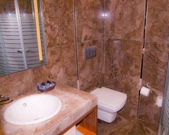 Kerimbey Hotel - Gemlik - Bathroom
