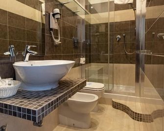 Antico Hotel Moderno - Piombino - Bathroom
