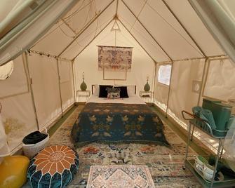 Serene Glamping: Nature & Retreat - Morrison - Habitación