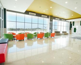 My Tower Hotel Surabaya - סוראבאיה - לובי