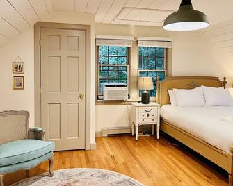 Private Cape Cod Cottage. Walk to Ellis Landing Beach! - Brewster - Bedroom