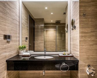 The Cap Hotel - Vung Tau - Bathroom