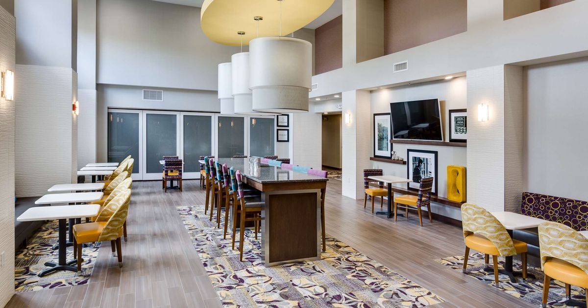 Hampton Inn & Suites Knoxville Papermill Drive, TN €105. Knoxville