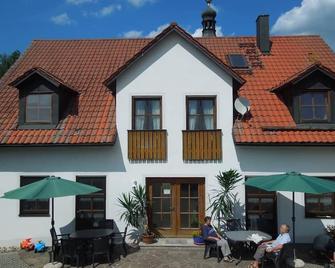 Ferienwohnung mit Grillmöglichkeit in Garten und viele Tiere am Hof für die Kinder - Neunburg vorm Wald - Gebäude