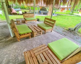 Eco Hotel Bosque Encantado - Isla Grande del Rosario - Patio