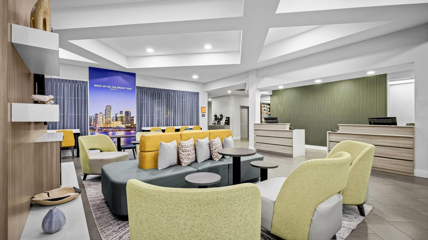 La Quinta Inn & Suites by Wyndham Miami Airport West