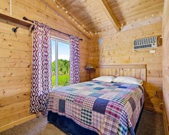 The Park Cabin at Mount Carmel Motel and RV Park - Mount Carmel - Habitación