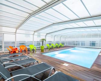 لاجرانج أبرت هوتل ليسكال مارين - لاروشيل - حوض السباحة