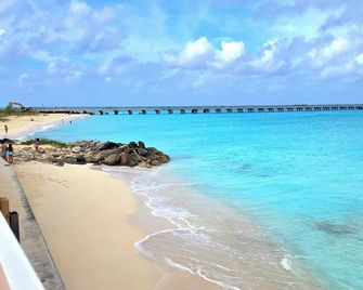 'Luna Beach' Studio Villa - Bailey Town - Playa