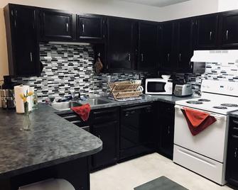 Anchorage Stay Close to Shops, Trails & Adventure - Anchorage - Cuisine