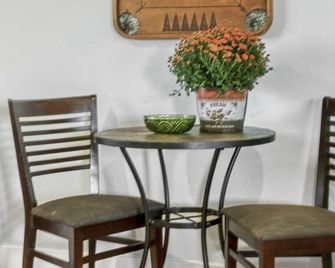 Apartment B - Fennville - Comedor