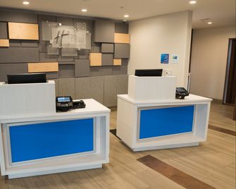 Holiday Inn Express & Suites Louisville N - Jeffersonville By IHG - Jeffersonville - Rezeption
