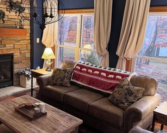 Welcome to Mountain View Manor in scenic Arlington, Vermont - Arlington - Soggiorno