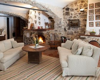 romantic farmhouse - ideal to unwind. Pure nature! - Dellach im Drautal - Wohnzimmer