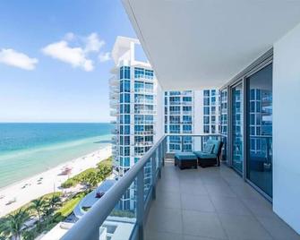 Beachfront on Collins Ave | Pool + Hot Tub | Florida - ไมอามีบีช - ระเบียง