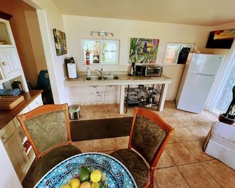 View, Value, Comfort, Clean, Gracious Host Available To Assist You In Planning - Hawi - Cocina