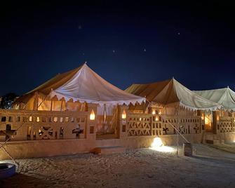 Royal Golden Camp - Sām - Bedroom