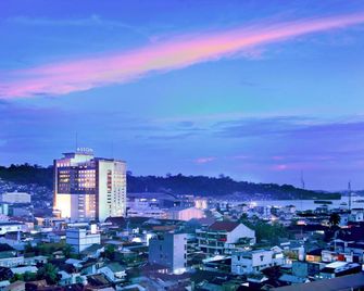 Aston Samarinda Hotel And Convention Center - Samarinda - Vista esterna