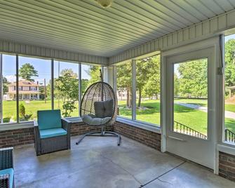 Glasgow Home with Porch Close to Lake and Caves! - Glasgow - Living room