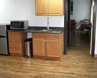 Rewak Studios - Fairbanks - Cuisine