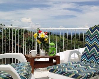 Nicely appointed studio in charming Zamboanguita with AC, WiFi - Zamboanguita - Balcony