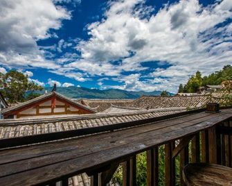 Dishui Danping Ancient City Panoramic Homestay (Lijiang Ancient City Sifang Street) - Lijiang - Balcony