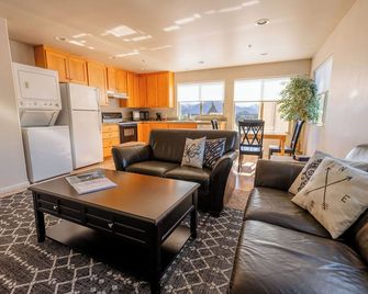 406 Etolin Way - 1 Bedroom, 1 Bathroom, Located Downtown - Sitka - Living room