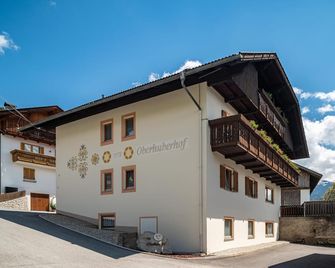 Apartment 'Hofblick' with Mountain View, Private Terrace and Wi-Fi - Rodeneck - Edificio