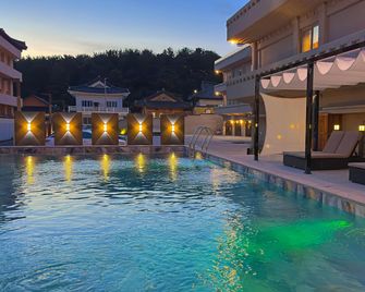 Hound Hotel, Bulguksa, Gyeongju - Gyeongju - Zwembad