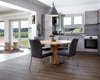 Panorama, 80qm, 2 Schlafräume, max. 4 Personen - Ibach - Comedor