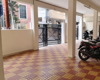 3bhk Apartment - Two Ac Bedrooms by Dumzy - Hyderabad