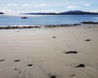 The Old Cottage - Oban - Beach